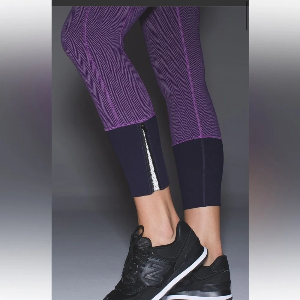 Lululemon Crop Leggings Size 4 Rebel Runner Grape & Black Herringbone Ankle Zip